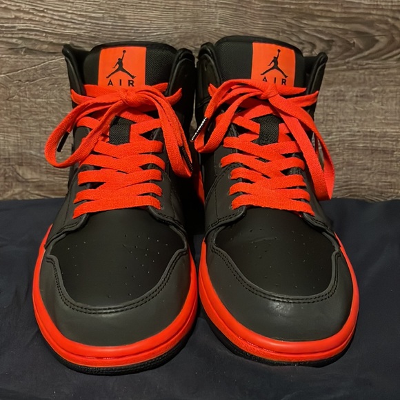Jordan 1 Retro Mid_Black infrared-Sz-9.5-Released 2014 - Picture 6 of 11